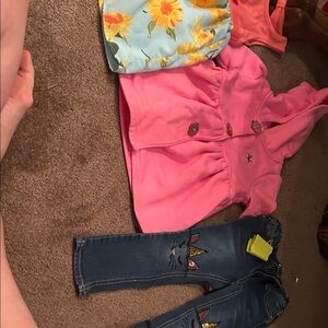 Lot of 34 toddler, girls clothing, set dress jacket and jeans with cats on them.